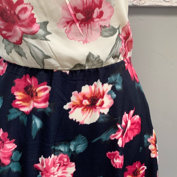 🌹Flower two toned dress🌹 - Picture 6 of 7